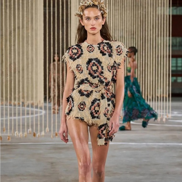 ULLA JOHNSON | Aviana Wrap Vest in Tufted Raffia - Picture 16 of 17